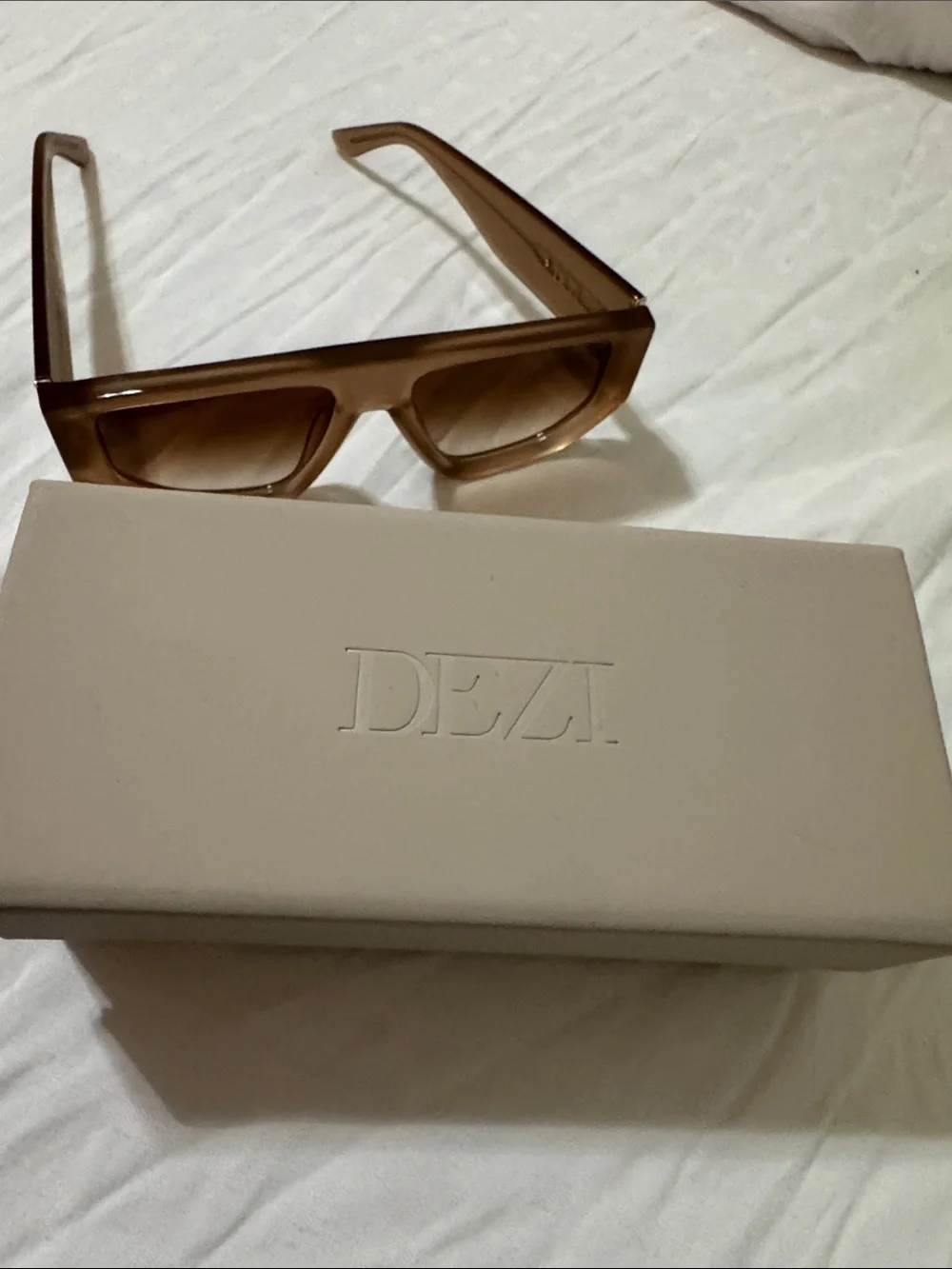 DEZI bold oversized